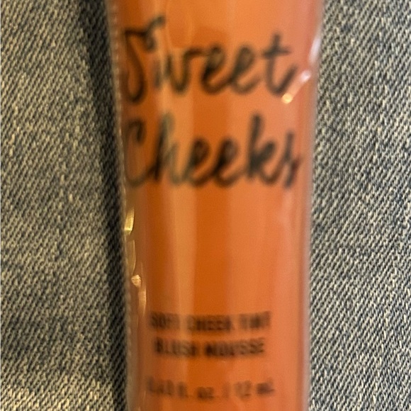 Makeup Bundle - Picture 3 of 6